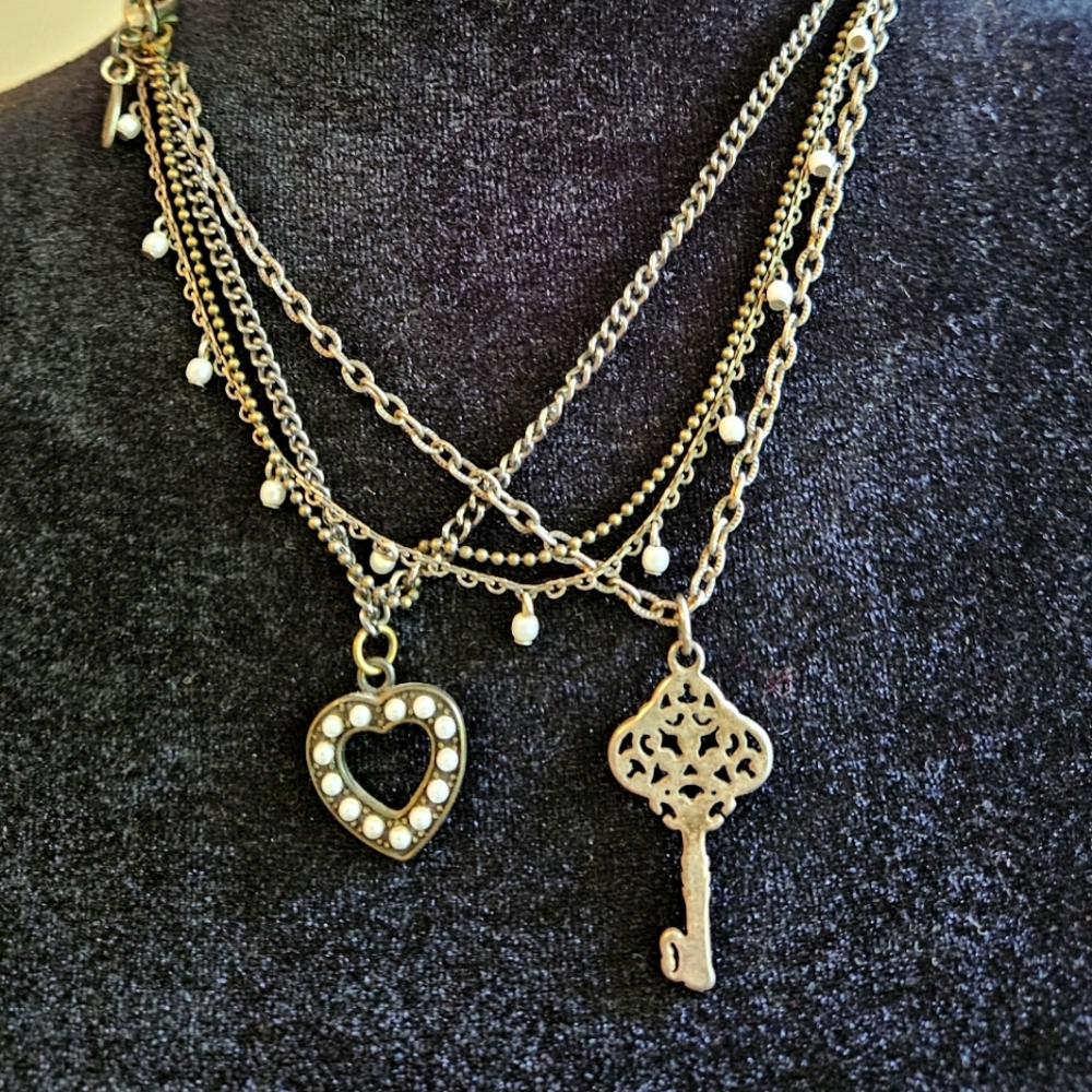 SILVER MULTI CHAIN HEART KEY NECKLACE